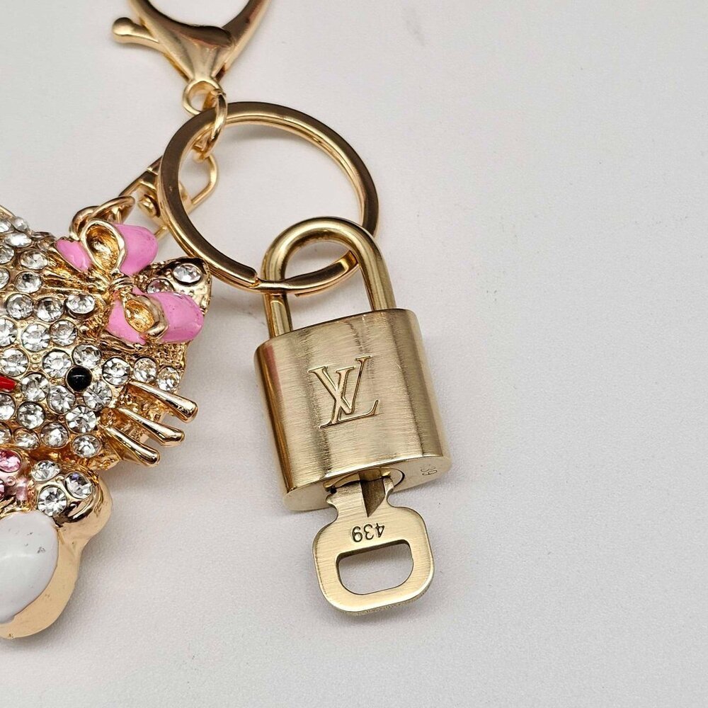 LV Authentic Gold Padlock 🔒 Key Set w/ Unbranded Hello Kitty Keychain Charm - Picture 6 of 8